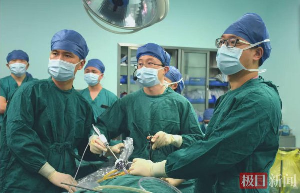 男人血压骤升骤降轮换“作乱”, 多学科团队揪出双重病因